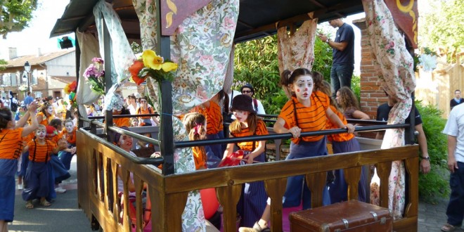 roulotte cristalball à la parade Festimanoir à Cugnaux, 2010